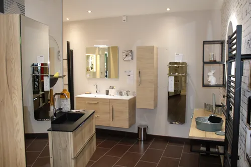 Vasque et miroir de salle de bain